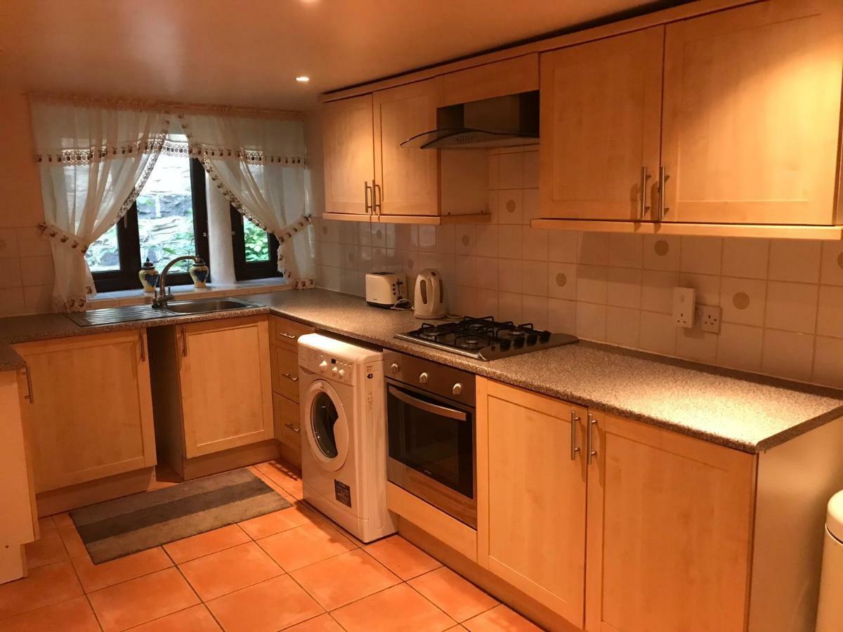 לידס The Cottage, Cosy 2 Bedroom Pet Friendly Perfect For Contractors Free Secure Parking,Cctv מראה חיצוני תמונה